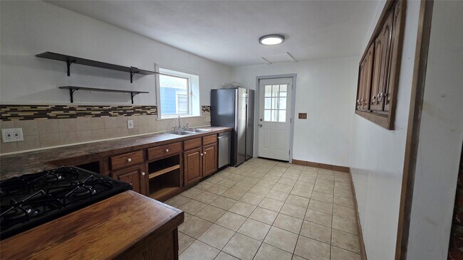 Building Photo - 35 Dayton St