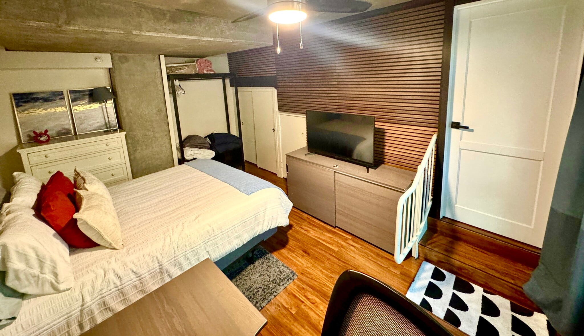 Second Room - 801 Ash St