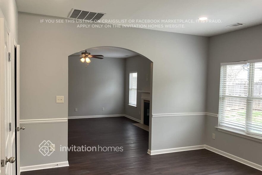 Building Photo - 4035 Whitfield Oak Way NE