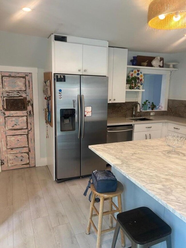 Building Photo - 820 30th St