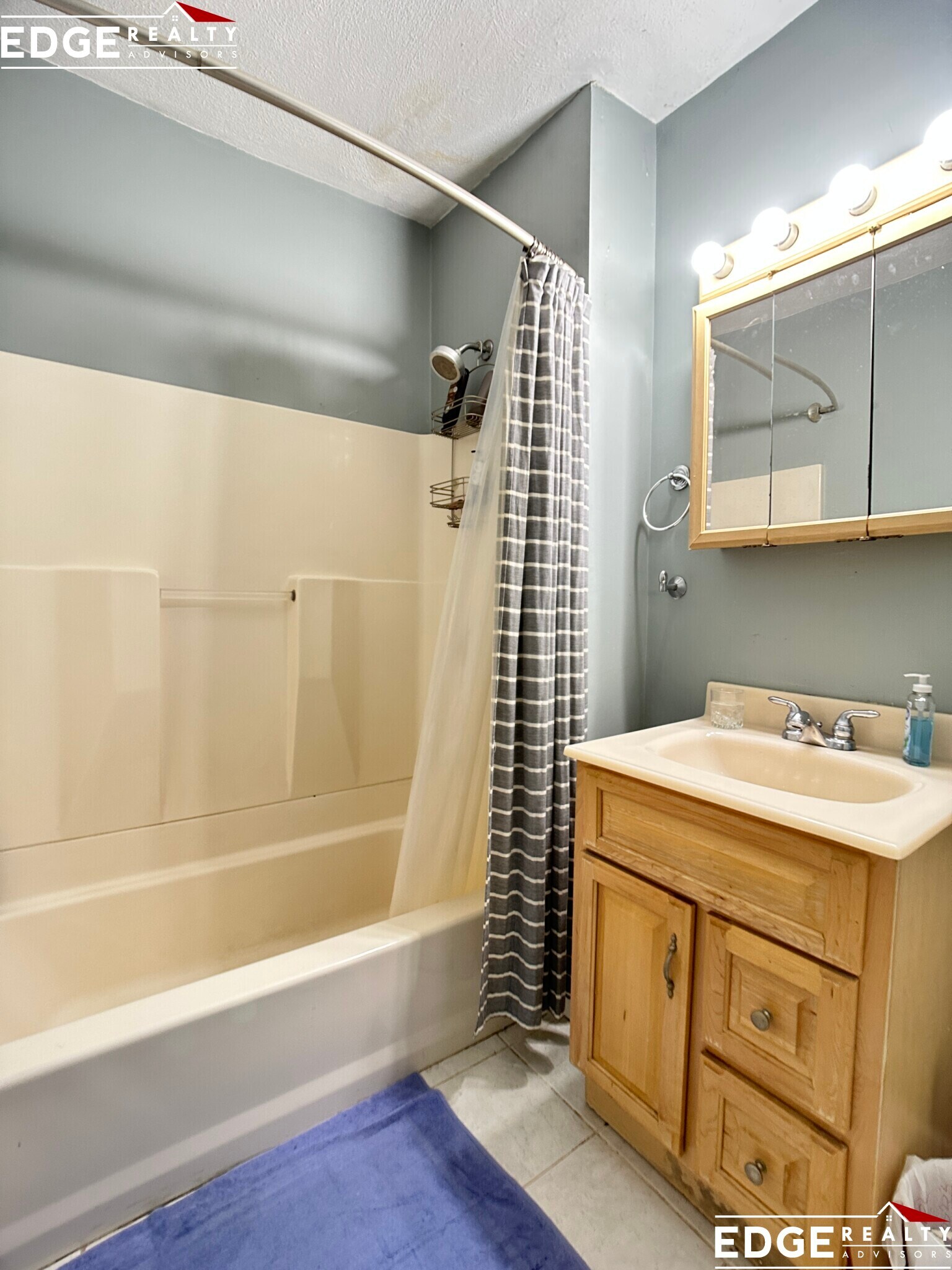 Building Photo - 157 Murdock St