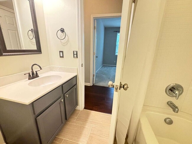 Building Photo - Available Now-Beautiful 4 BR/3BA Home