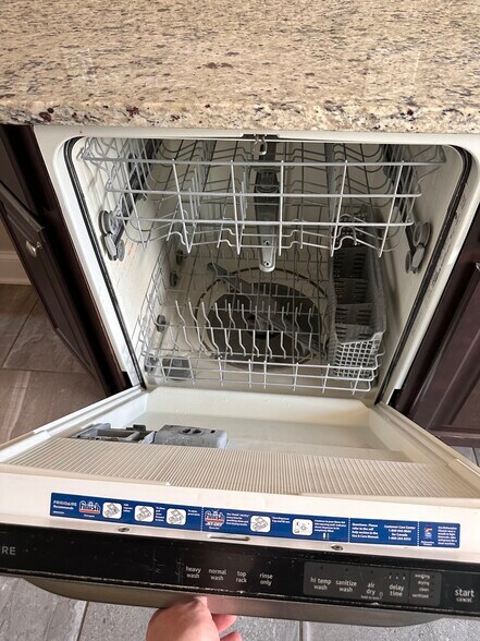 Building Photo - 19 Peacock St