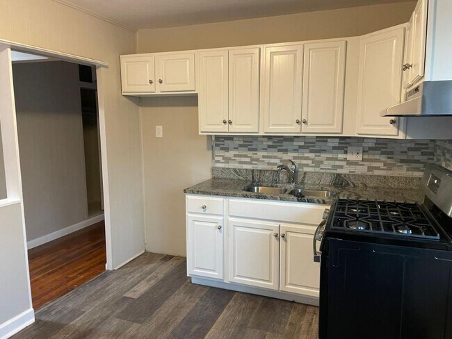 Building Photo - 2212 Collett Dr