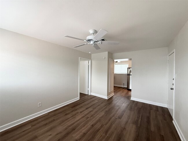 Building Photo - 1141 N Durham Dr