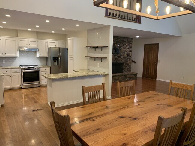 Building Photo - 406 S 37th St