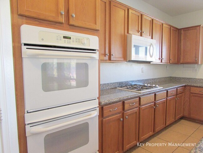 Building Photo - 722 Bighorn Creek St