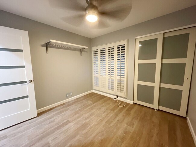 Building Photo - Waipio Gentry 2 bed, 1 bath, 2 parking wit...