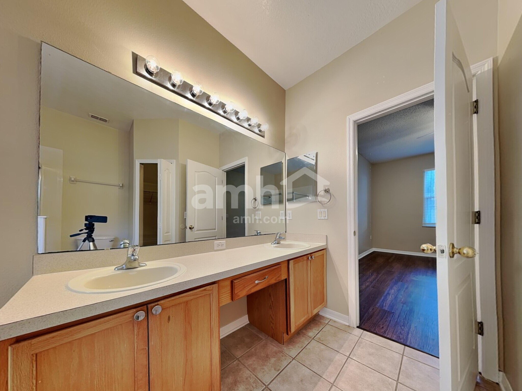 Building Photo - 9955 Shadow Creek Dr