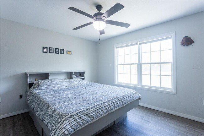 Building Photo - 1159 SW Valencia Heights Ave