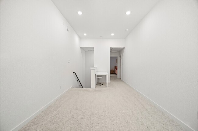 Building Photo - 19726 Curved Steel Dr