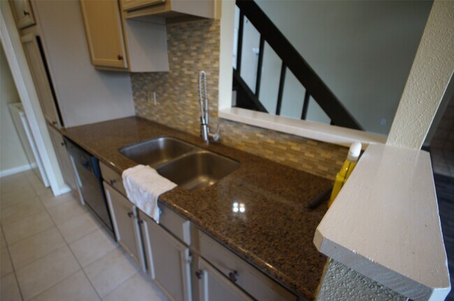 Building Photo - 8263 Sands Point Dr