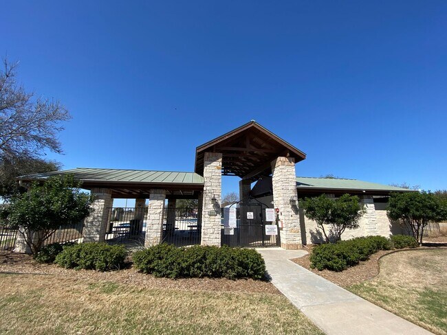 Building Photo - 3/2/2 in Avery Park / Fridge Included  / W...