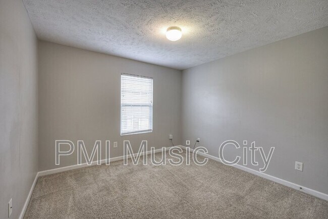 Building Photo - 1068 Ashmore Dr