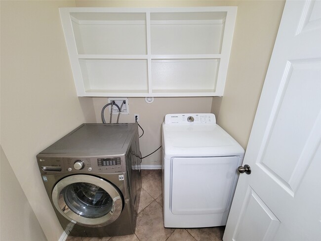 Building Photo - 14322 Darmera Ct