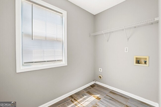 Building Photo - 690 Burnham Ridge