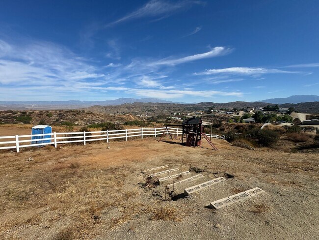 Building Photo - Ranch Style Home Here In the Heart of Perris