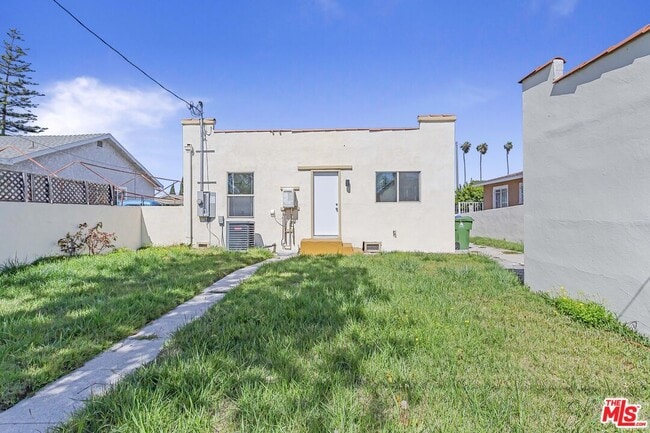 Building Photo - 1622 W 66th St
