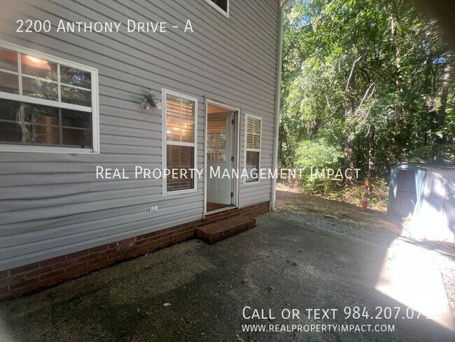 Building Photo - 2200 Anthony Dr