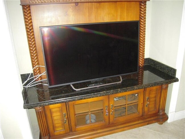 Building Photo - 750 N Ocean Blvd