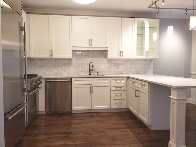 Building Photo - 21 W Chestnut St