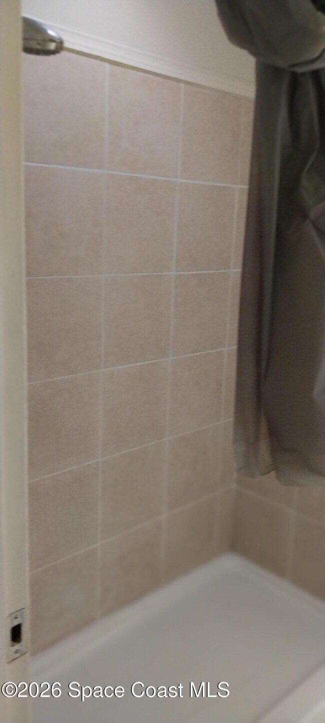 Building Photo - 221 Columbia Dr