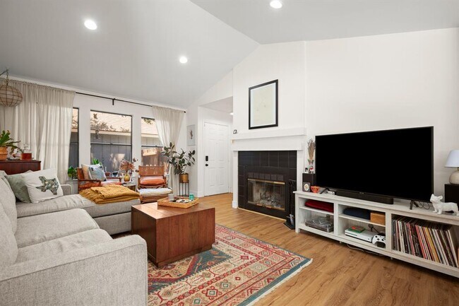 Building Photo - 3010 Siskin Dr