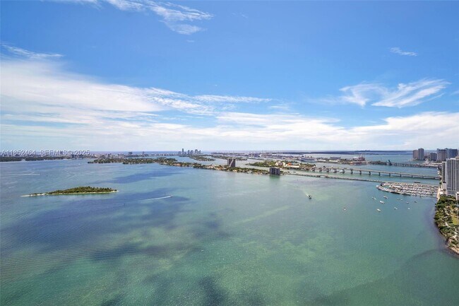 Building Photo - 700 NE 24th St