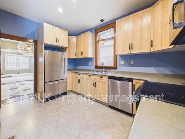 Building Photo - 1238 Sawyer Ave