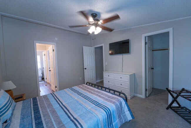 Building Photo - 2988 Lisa Dr