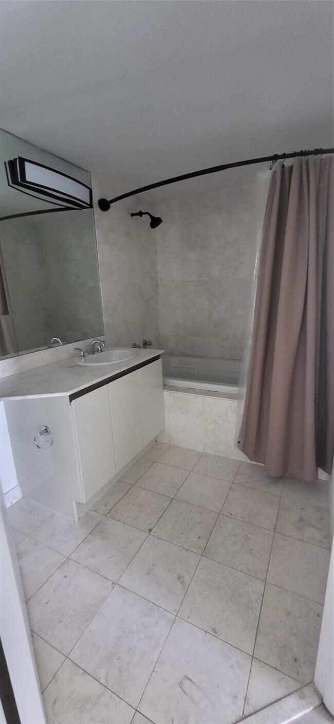 Building Photo - 2600 Island Blvd