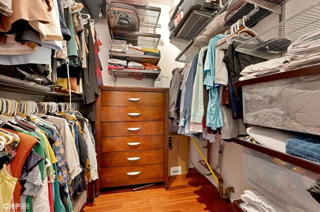 Building Photo - 1035 W Madison St