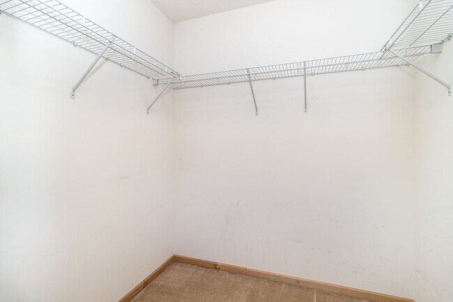 Building Photo - 2 Bed | 2 Bath in The Lakes of Blaine