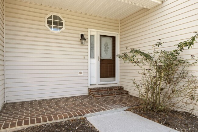 Building Photo - 2645 Blossom Trail E
