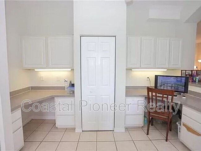 Building Photo - 5035 Sunridge Palms Dr
