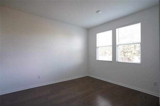 Building Photo - 304 Northview Ln