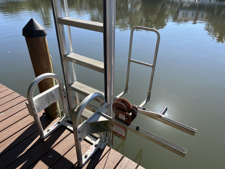 kayak launch - 850 S Tamiami Trl