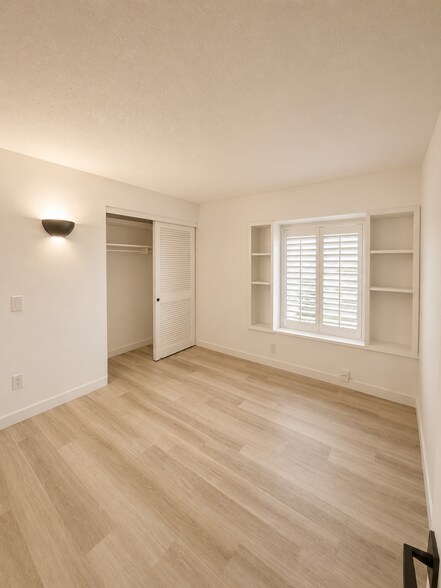 Building Photo - 7690 El Chaco Dr