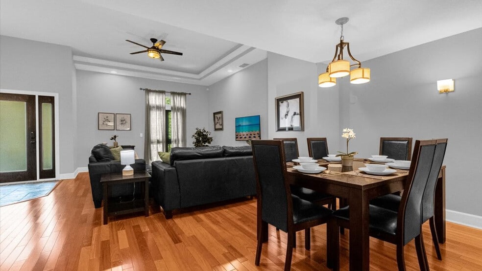 Building Photo - 14500 Damai Ln