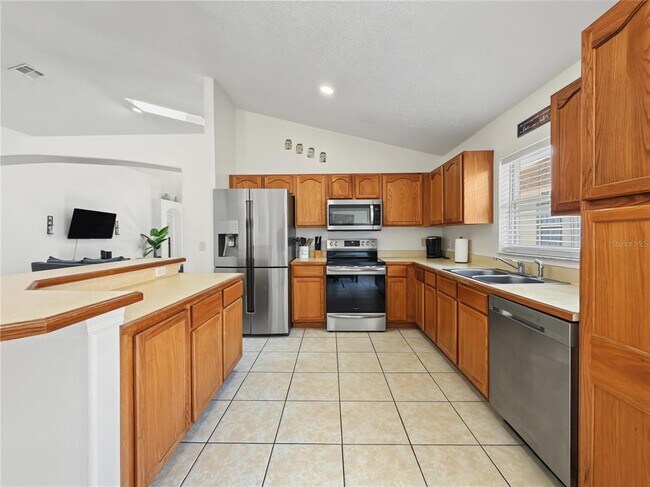 Building Photo - 8105 Santee Dr