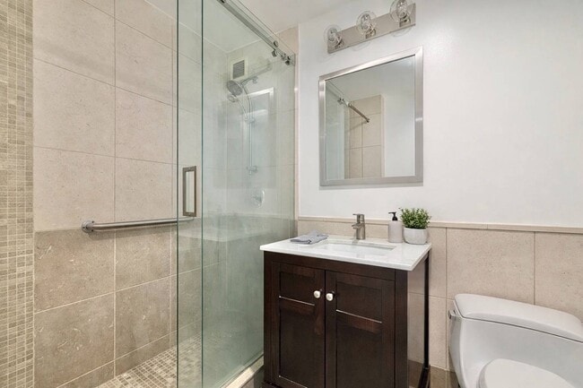 Building Photo - 350 W 42nd St