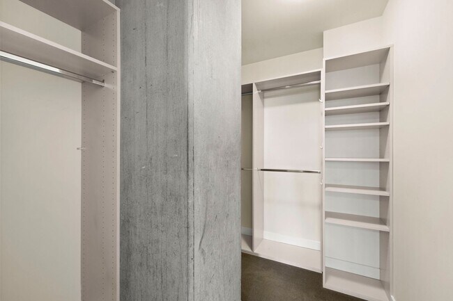 Building Photo - 2 Bed/2 Bath Luxury Condo at The Bond