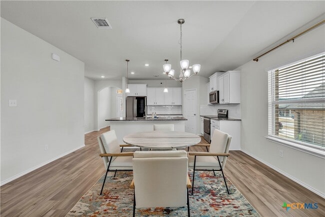 Building Photo - 2420 Elba Dr