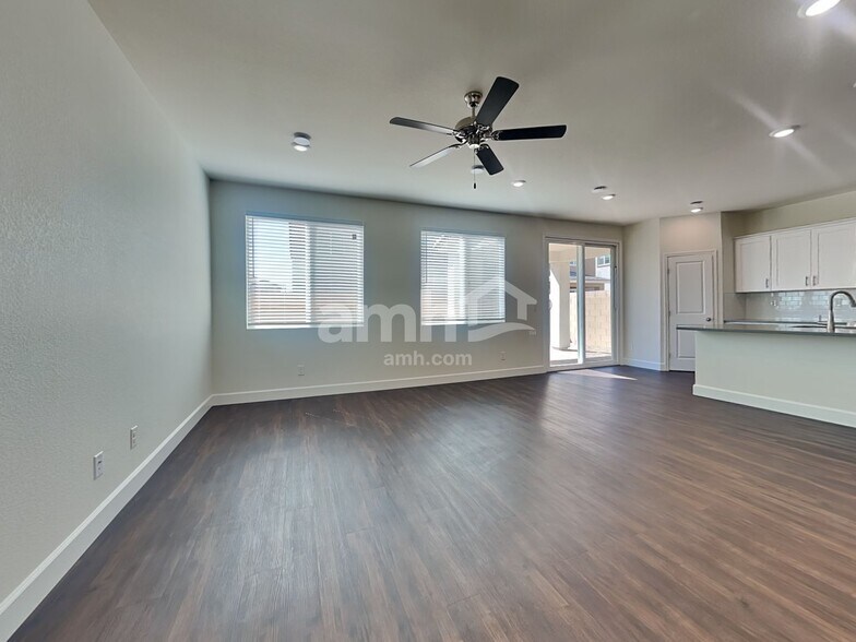 Building Photo - 8831 Crinkle Leaf Ave