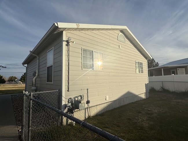 Building Photo - 3390 Canyon Dr