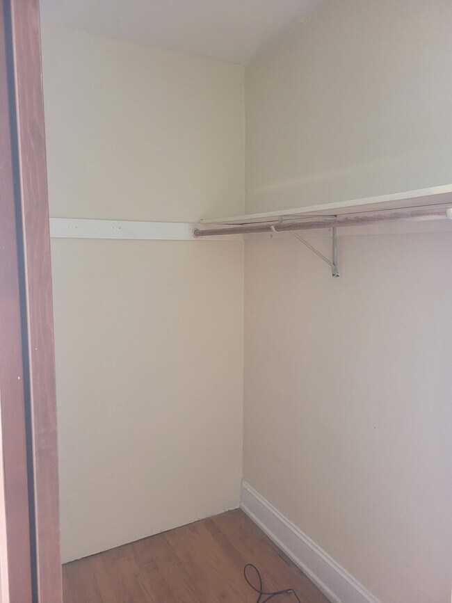 Interior Photo - 1318-20 Van Buren