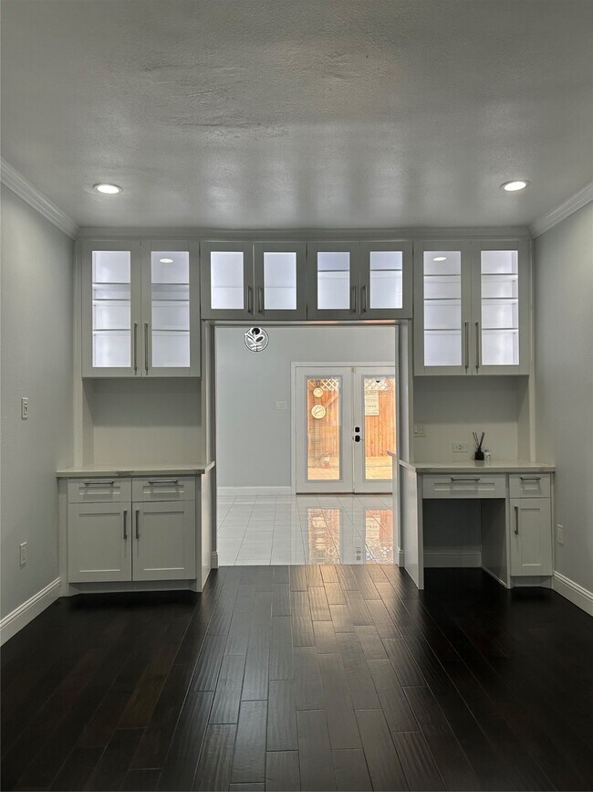 Building Photo - 840 Threadneedle St