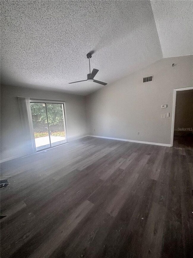 Building Photo - 624 Jaguar Ct