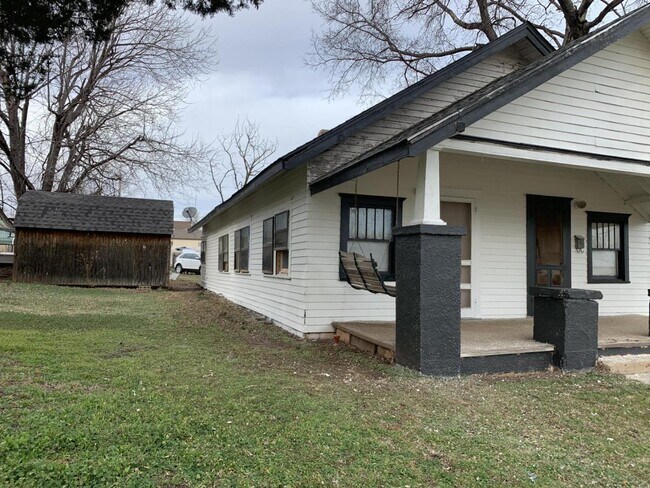 Building Photo - 801 Cedar St