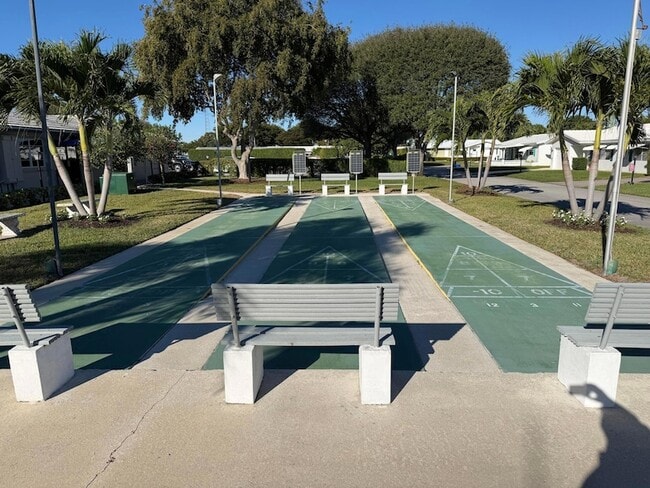 Building Photo - 1113 Lake Terrace